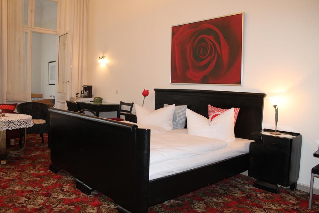 Hotel Pension Columbus Am Kurfurstendamm Berlin Oda fotoğraf